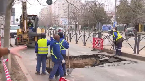 Zece plăci de beton au fost afectate în urma surpării de pe Mihai Bravu, anunță Termoenergetica. Se menţin restricţiile de circulaţie