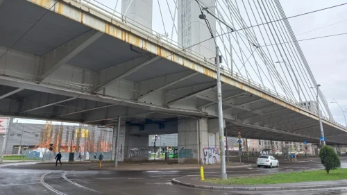 Locuitorii din zona Pasajului Basarab cer soluţii pentru poluarea fonică intensă
