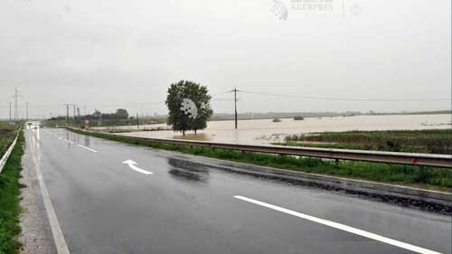 Buzău: Terenuri inundate în proximitatea A7 și drumuri județene afectate de alunecările de teren- efectele ploilor din ultimele ore